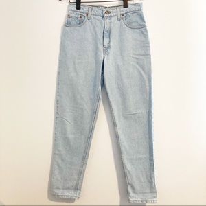 LEVI’S Vintage 550 Light Wash High Rise Mom Jeans